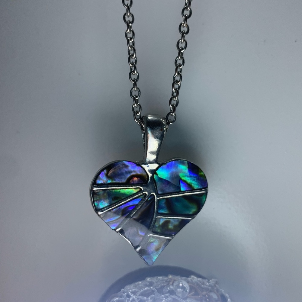 Metallic heart necklace